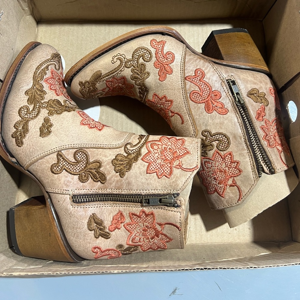 Corral boots